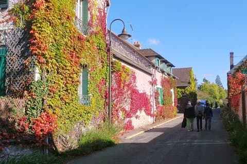 Discover the village of Giverny.