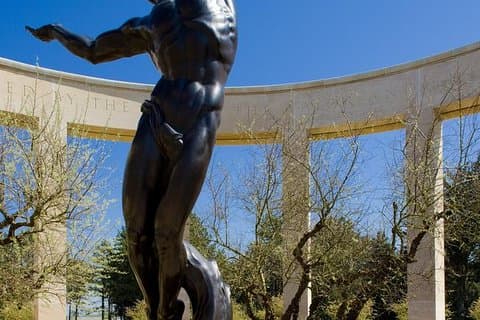 Visit the Normandy American Cemetery on your private day tour from Le Havre