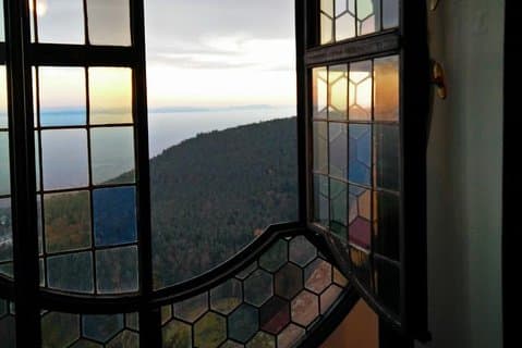 With a magnificent view over the plain of Alsace