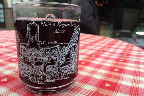 To discover the mulled wine prepared by the winemakers