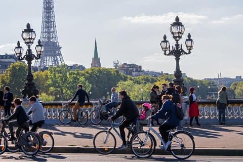 Private electric bike across the wonders of Paris