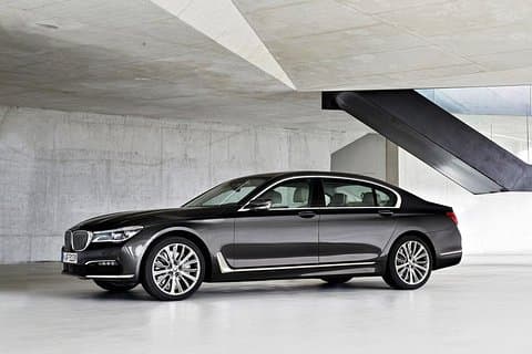Bordeaux to Airport Private Transfer in Premium Class