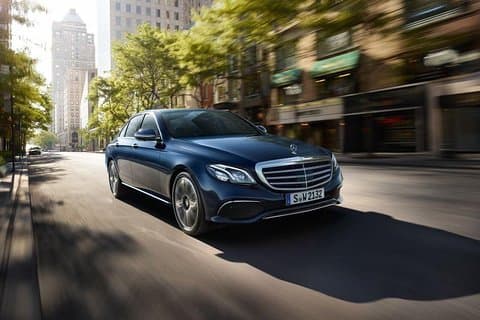 Bordeaux to Airport Private Transfer in Business Sedan