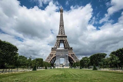 Romantic stroll in Paris for two