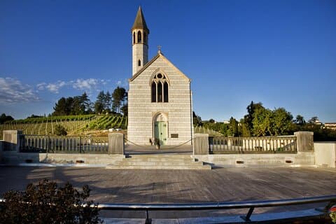 Chapel of Agnès de Bellet 1873
vineyard of the barons of Bellet, founder of the appellation in the 18th century