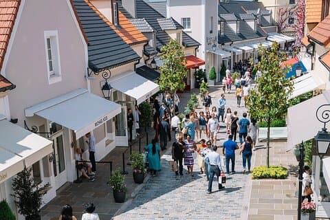 Private Tour in Le Marais district and Vallée Village