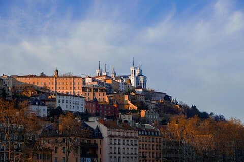Lyon Scavenger Hunt & Highlights Self-Guided Walking Tour