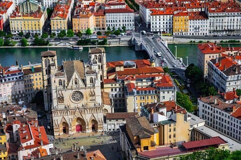 Lyon by Yourself with english speaking driver by car or van- 4 or 8 hrs disposal