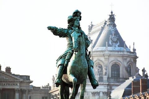 8-Hour Paris Private Vintage Car Tour with Versailles and hotel pick up drop