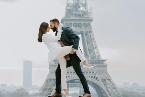 Paris Guided Day Tour with Cruise and Professional Photoshoot