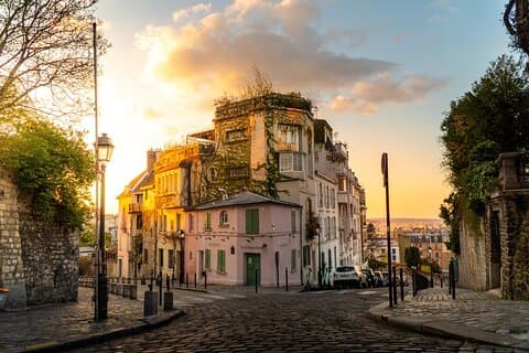 CDG Transfers and Private Tour of Marais & Montmartre