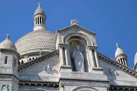 Montmartre and Dinner Cruise with CDG pick up in Paris- 6 Hrs