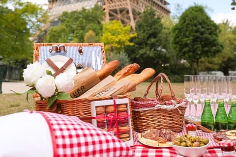 Picnic like a parisian
