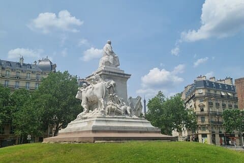 the statue of Pasteur in the Place de Breteuil