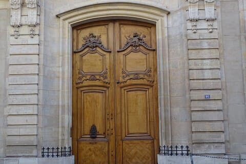 The Intouchables Movie Locations Tour in Paris with Local Guide