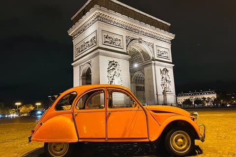 Private one-hour excursion to Paris in a Classic Citroën