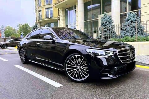 Arrival Transfer: Paris Airport CDG to Paris City by Luxury Car