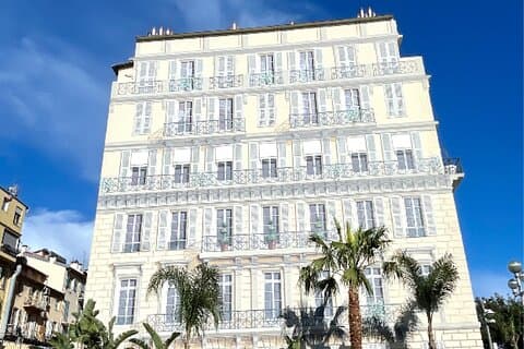 Nice Self-Guided City Walking Tour & Scavenger Hunt