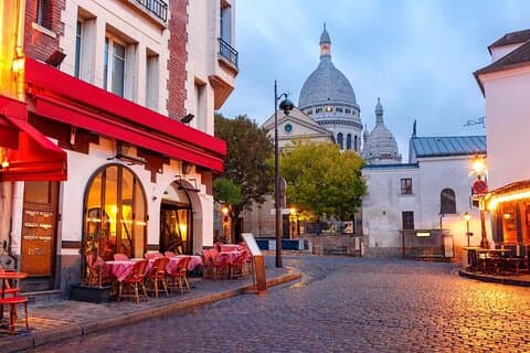 Paris: Montmartre Tour with Cabaret Show and Dinner SEMI PRIVATE