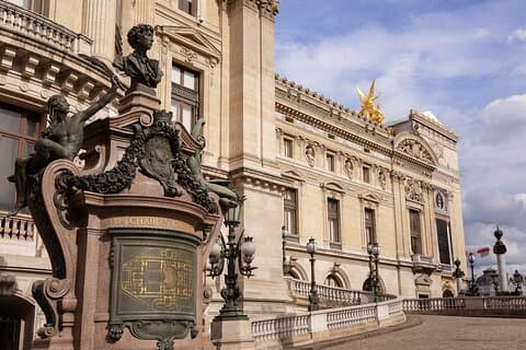Paris Opera Neighbourhood Walking Tour