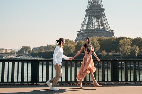 Paris : Professional Private Photoshoot with the Eiffel Tower