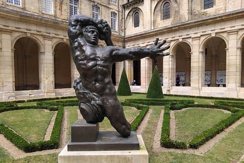 e-Scavenger hunt Caen: Explore the city at your own pace