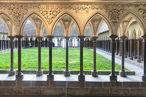 Mont Saint-Michel, Cloister