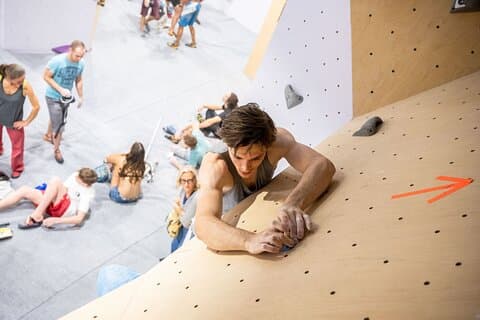 Paris - Combo Full Day Climbing Room and Fluorescent Mini Golf