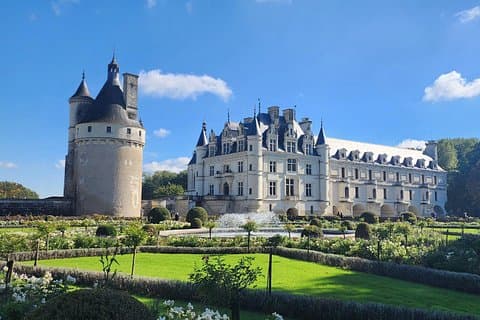 Loire Valley Castles with Wine Tasting daytrip from Paris