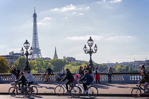 Explore Paris with A Comfortable Bike Tour Ride