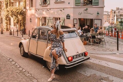 Explore Paris in a classic Citroën 2CV – private guided tour through iconic landmarks, hidden gems & Parisian charm. #Paris2CV #ClassicCarTour #ParisSightseeing #VintageParis