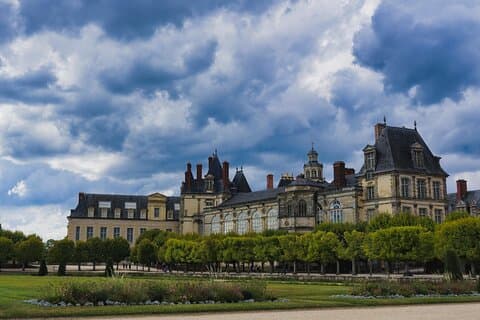 Fontainebleau Palace & Town Day Tour from Paris – 8 hrs (Private)