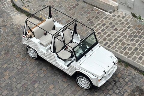 Guided tour of Paris with the French golf cart