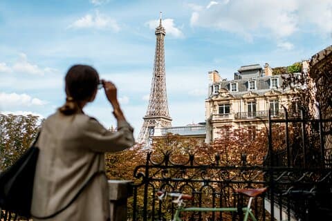 Private 4-hour City tour of Paris with Driver and Local Guide