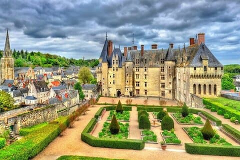 Loire Valley Castles 10h Round Trip Tour from Paris