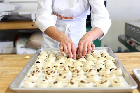 Bicolor Croissant & Pastry Making Class in Central Paris