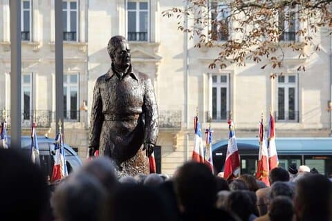 Bordeaux Famous Figures 2h Walking Tour