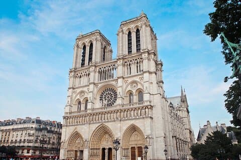 Private Tour of Paris with Iconic Sites and public transport