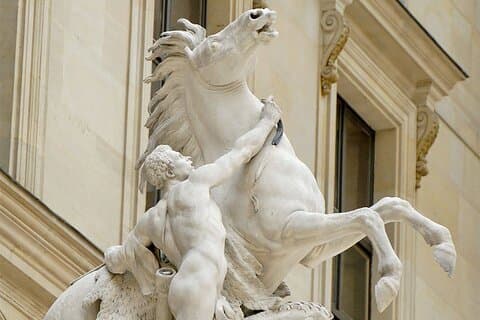Mona Lisa and Venus de Milo Access with Host in Louvre Museum