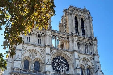 Notre Dame Cathedral Guided Tour with Skip The Line Entry