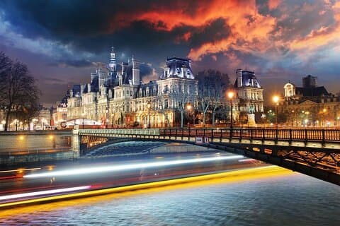 Paris, Between Crimes and Mysteries
