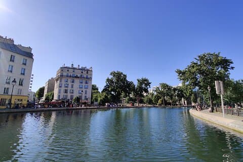 Iconic view of the Canal Saint-Martin during the guided tour