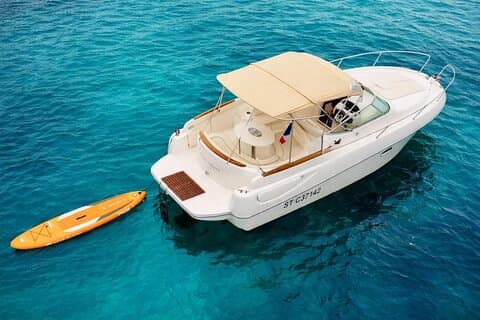 Relaxation and Water Things to do in the crystal clear waters of the Lerins Islands