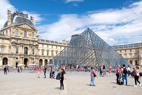 Louvre: French immersive survey tour