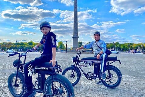 Electric bike tour of Franco-American friendship in Paris.