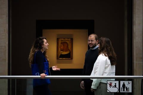 Guided tour at the Louvre at night