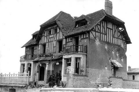 Normandy Day Tour Juno Beach and Canadian Sites from Paris