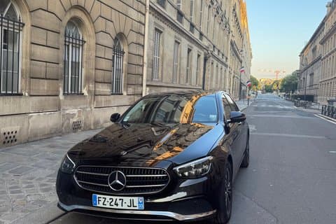 CDG Airport Private Transfer to Paris Hotel Mercedes Sedan
