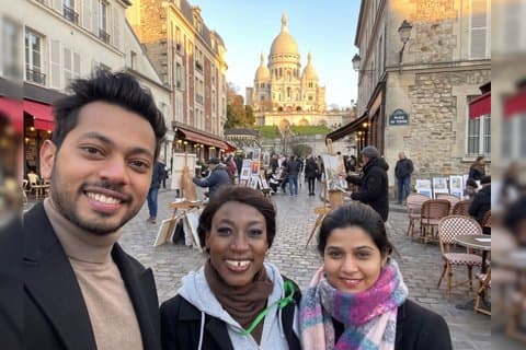Paris Montmartre: Street Art, Walking Tour & French Drink Tasting