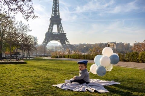 Baby Photoshoot with the Eiffel Tower !